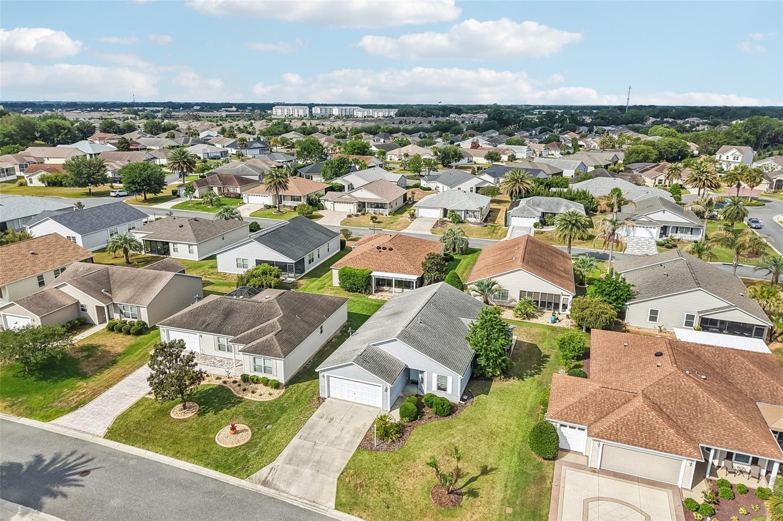 2408 CARRIAGE HILL WAY