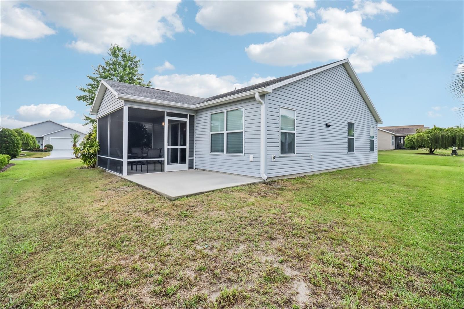 2408 CARRIAGE HILL WAY