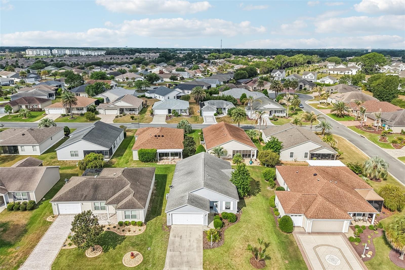 2408 CARRIAGE HILL WAY