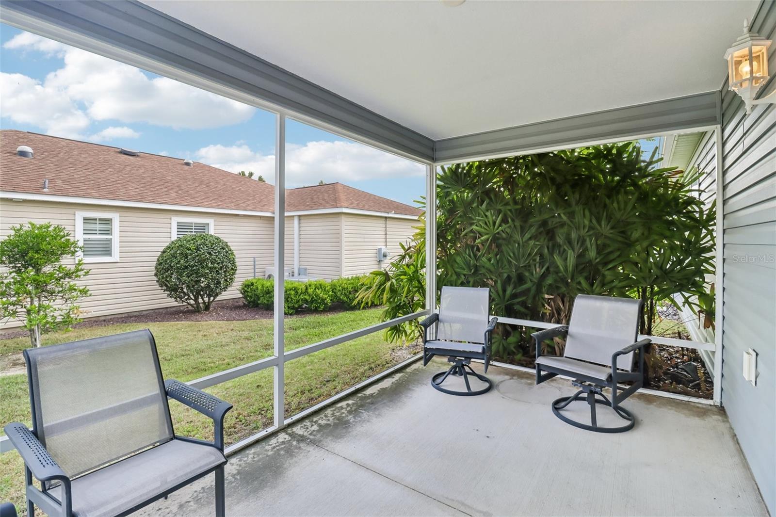 2408 CARRIAGE HILL WAY