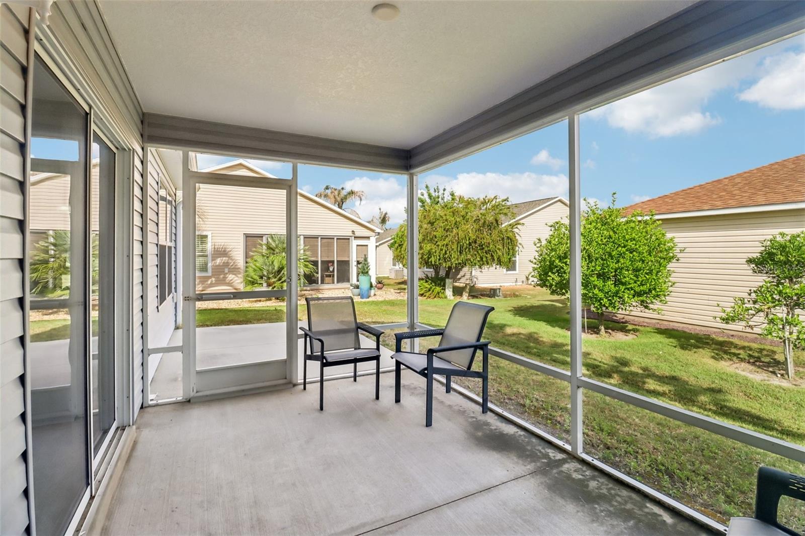 2408 CARRIAGE HILL WAY