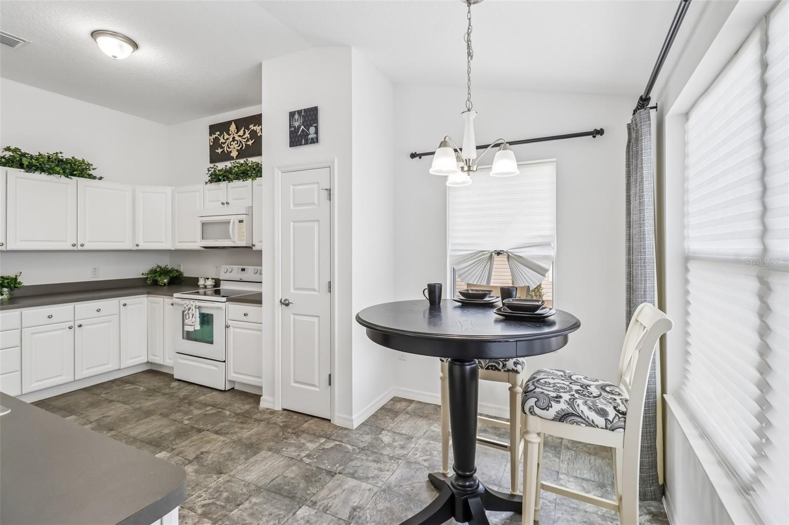 2408 CARRIAGE HILL WAY