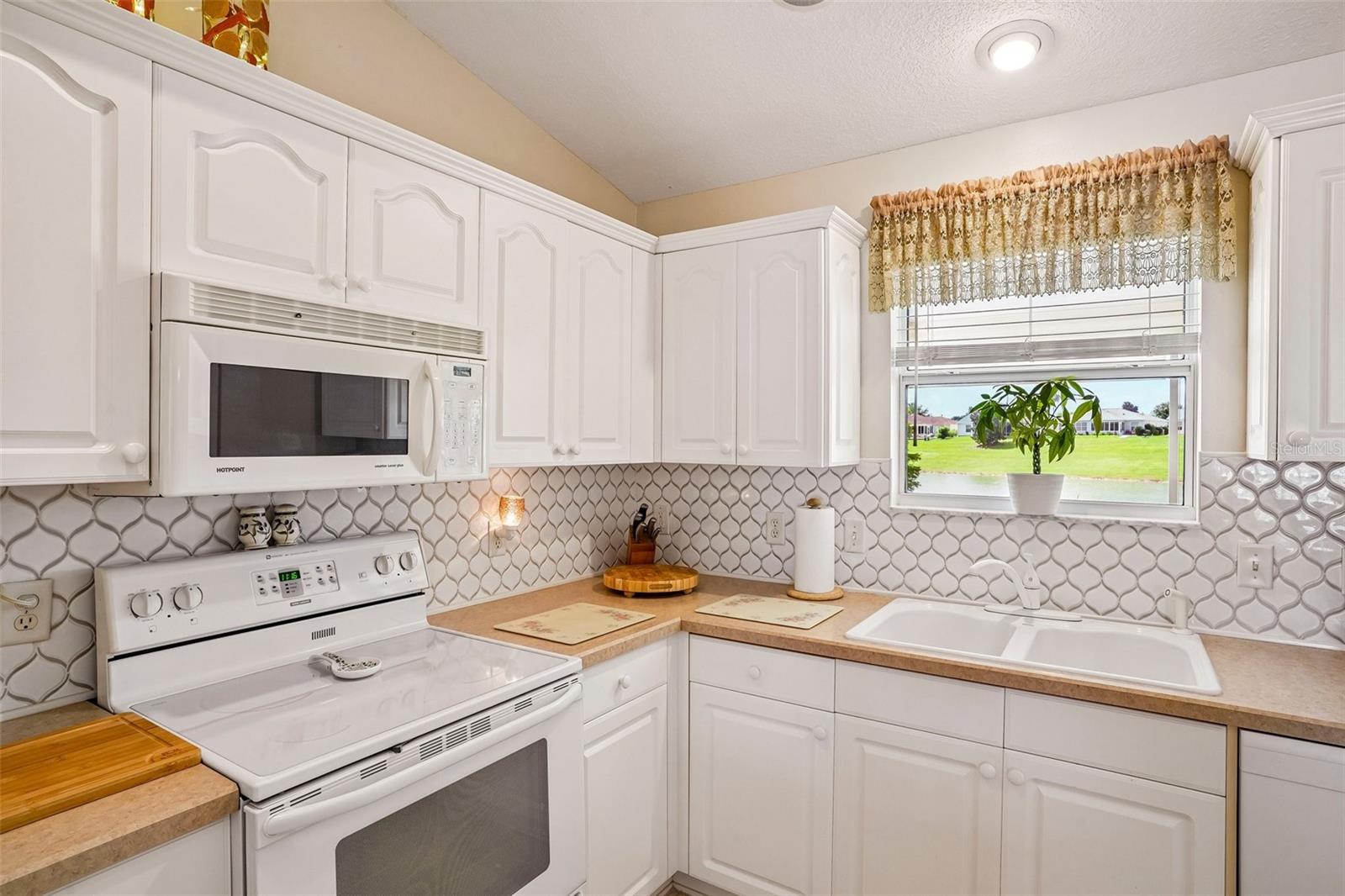 917 EASTMONT CT