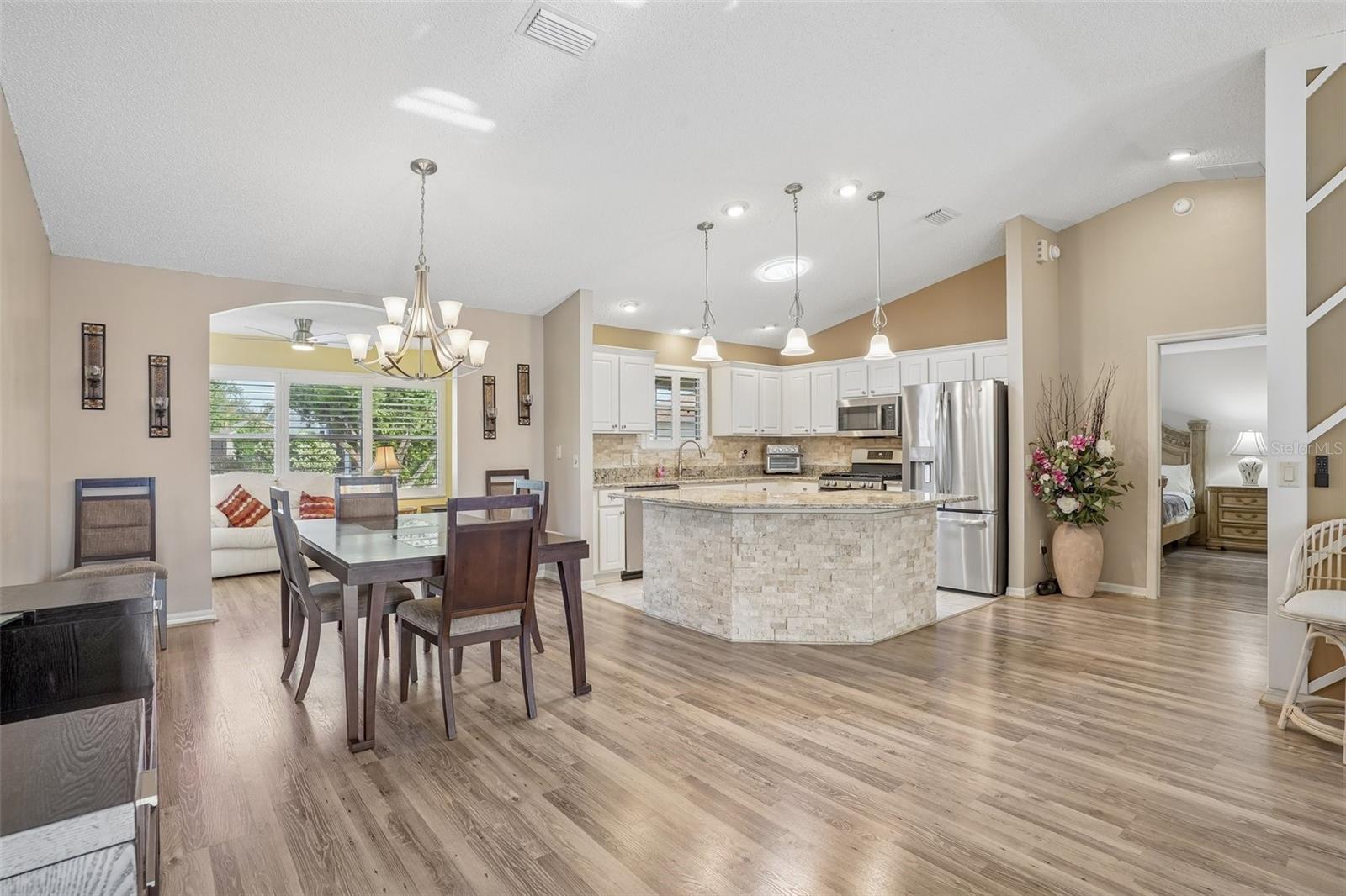 928 EASTMONT CT