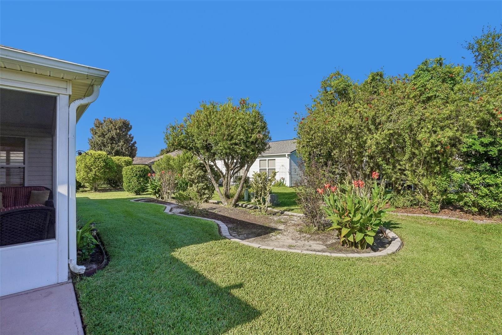 928 EASTMONT CT
