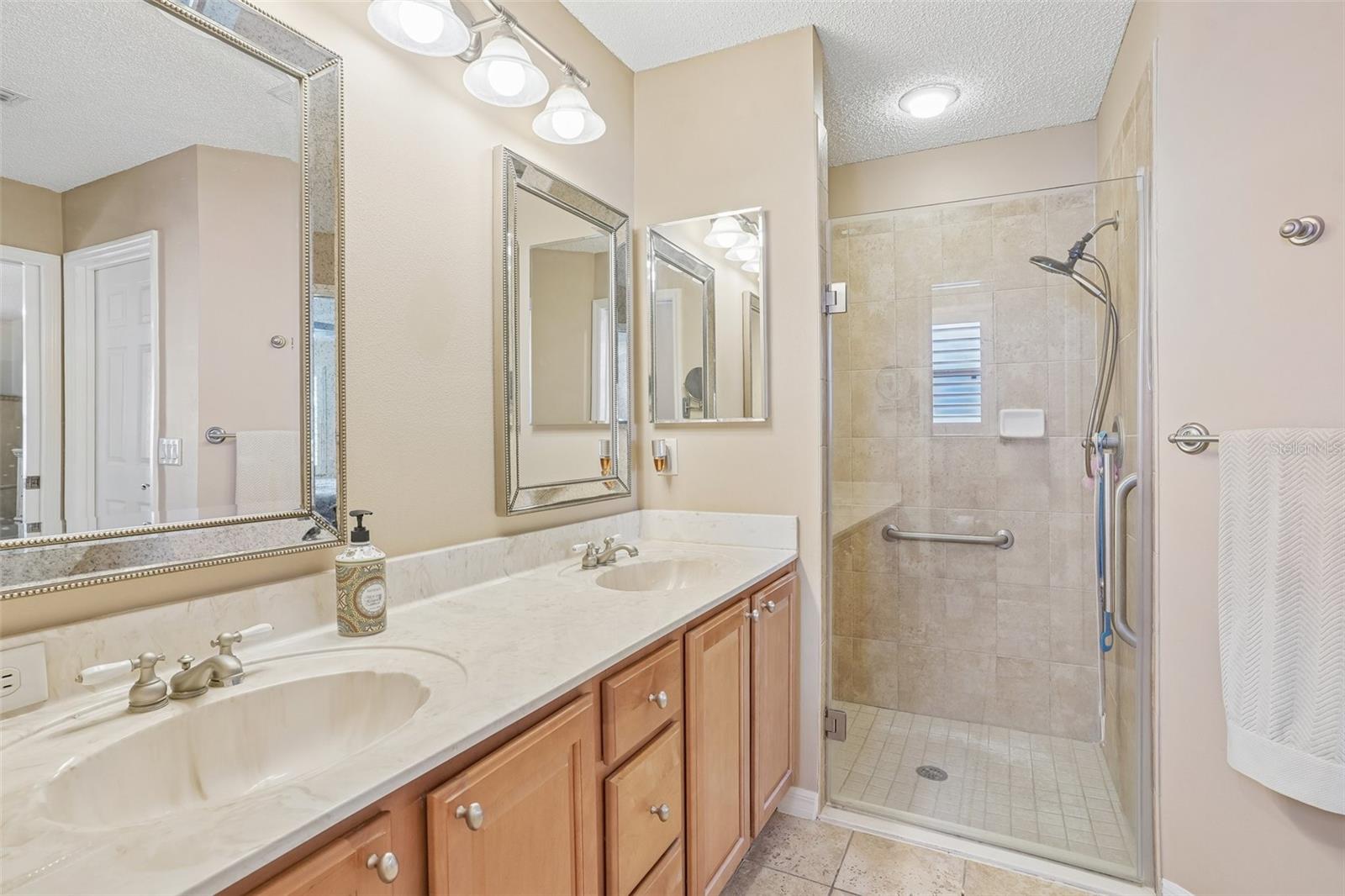 928 EASTMONT CT