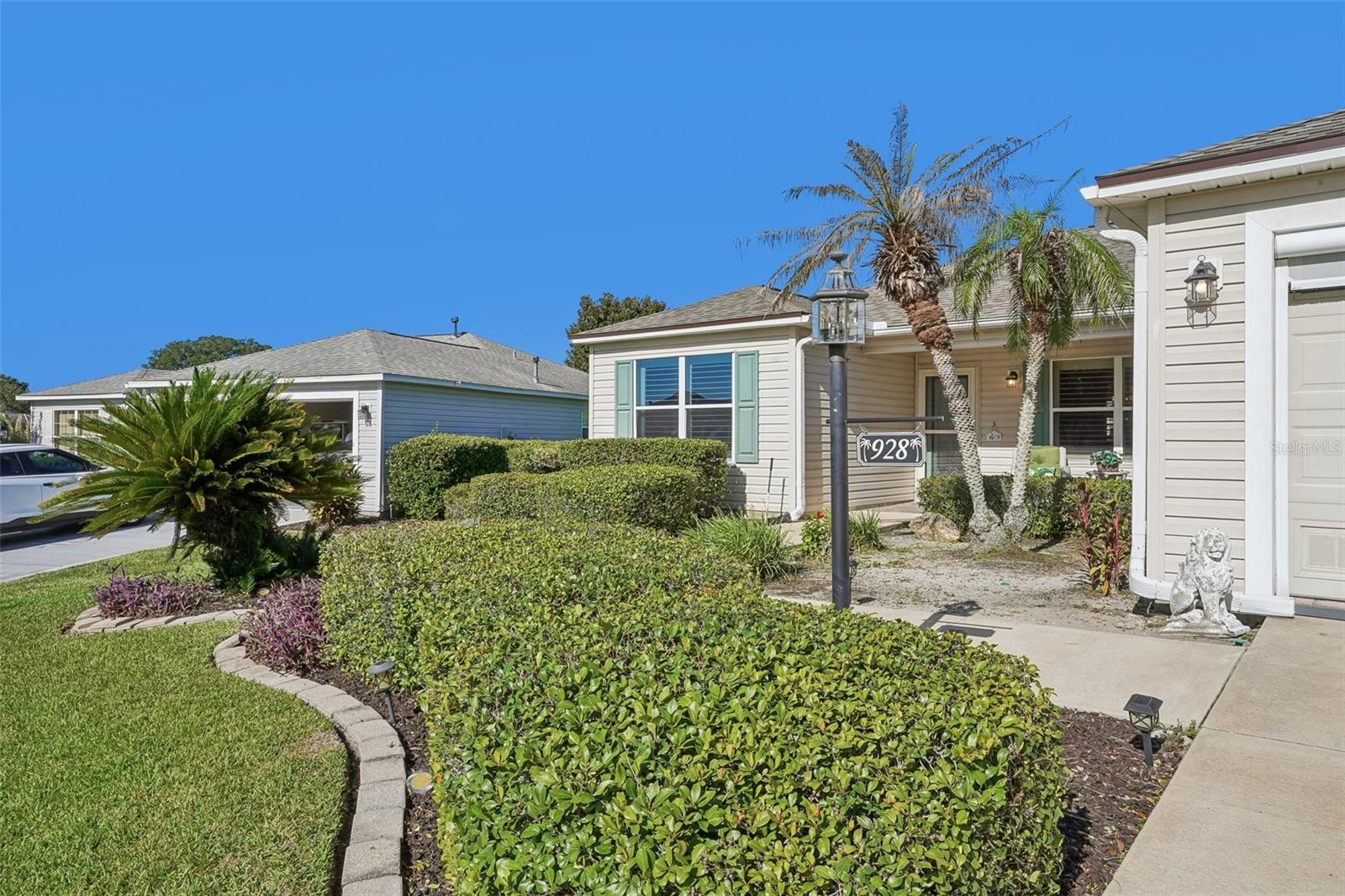 928 EASTMONT CT