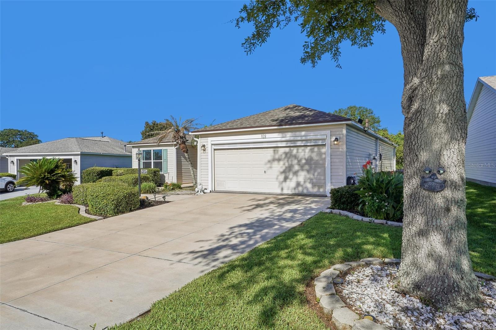 928 EASTMONT CT