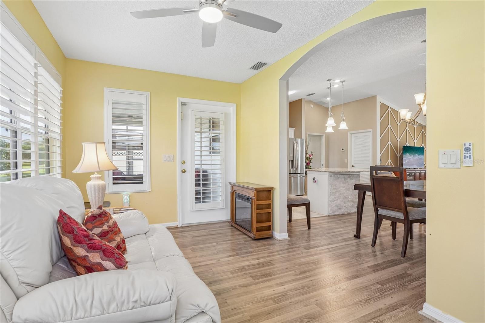 928 EASTMONT CT