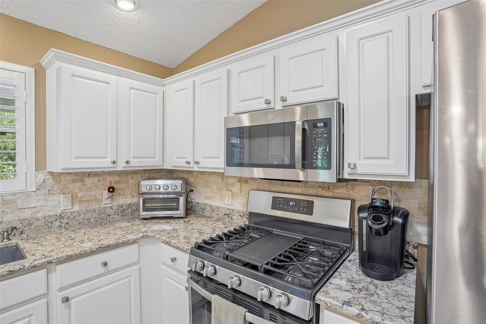 928 EASTMONT CT