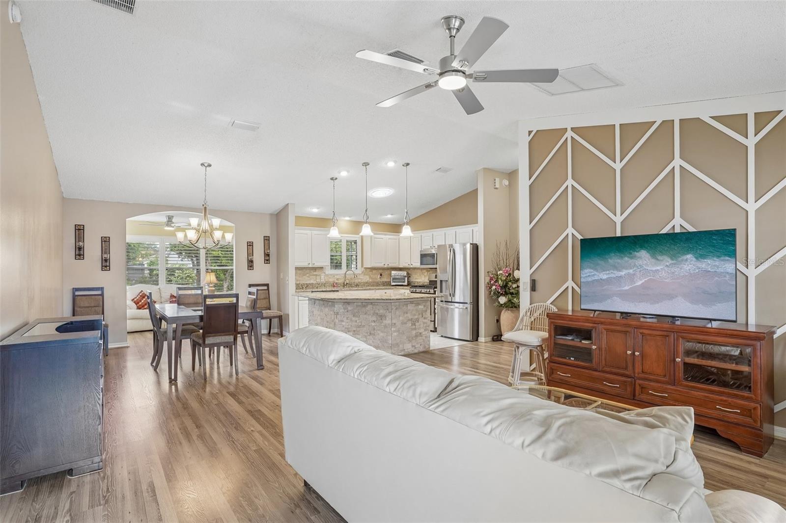 928 EASTMONT CT