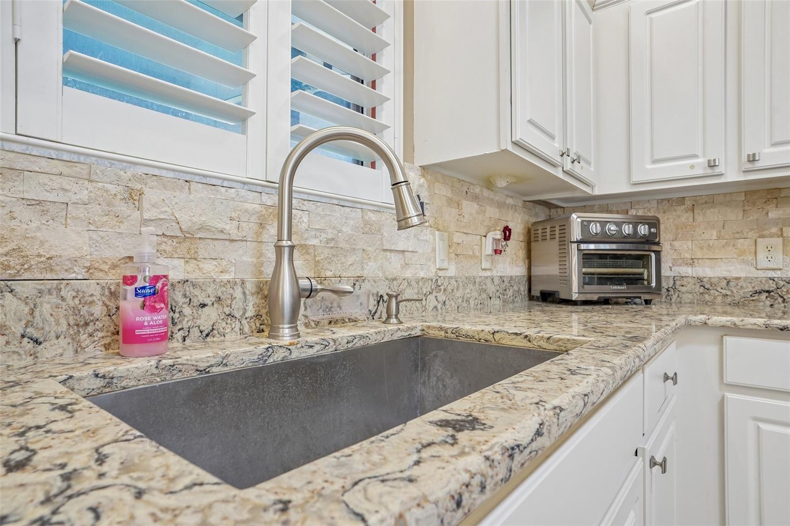 928 EASTMONT CT