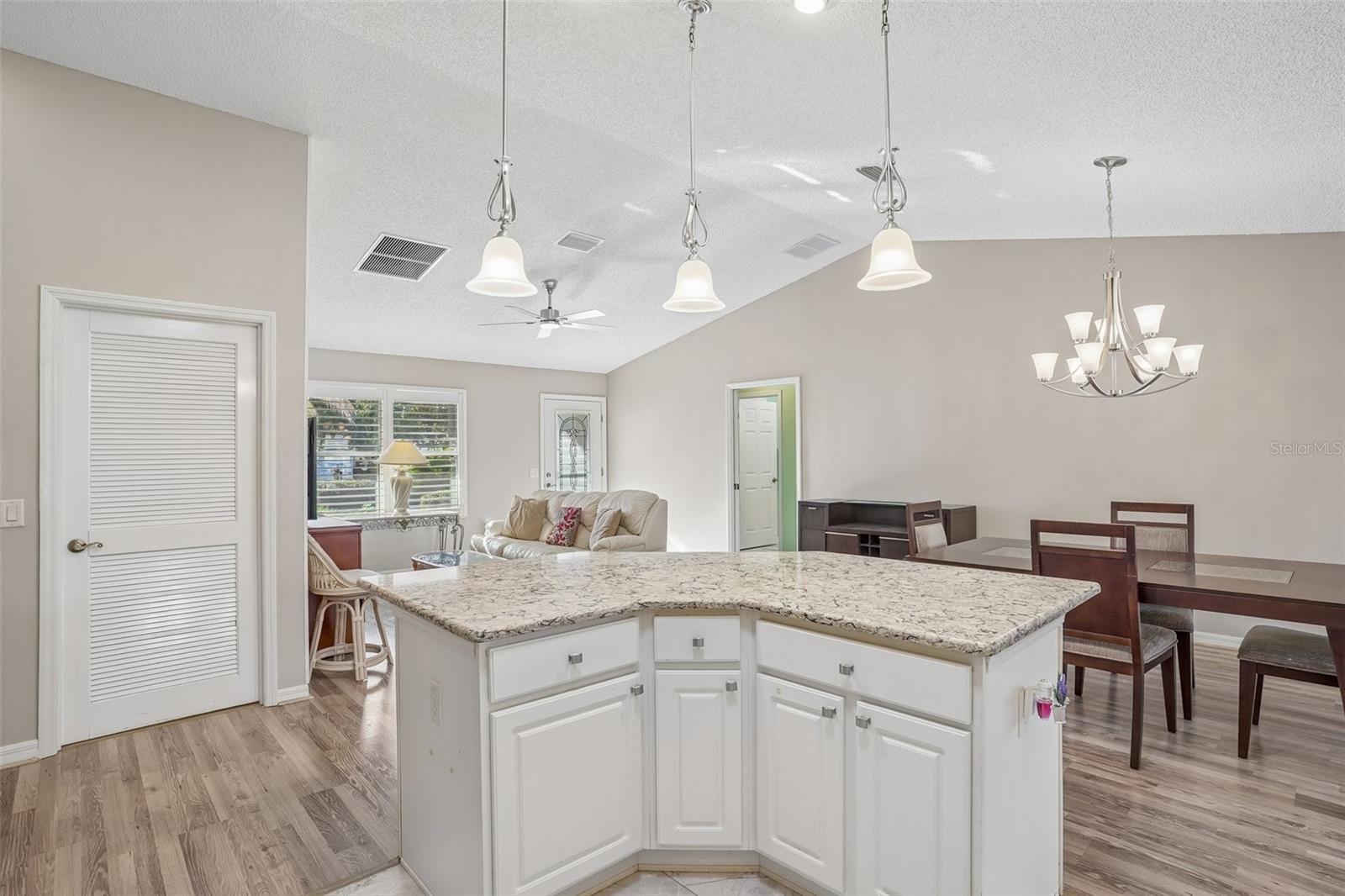 928 EASTMONT CT
