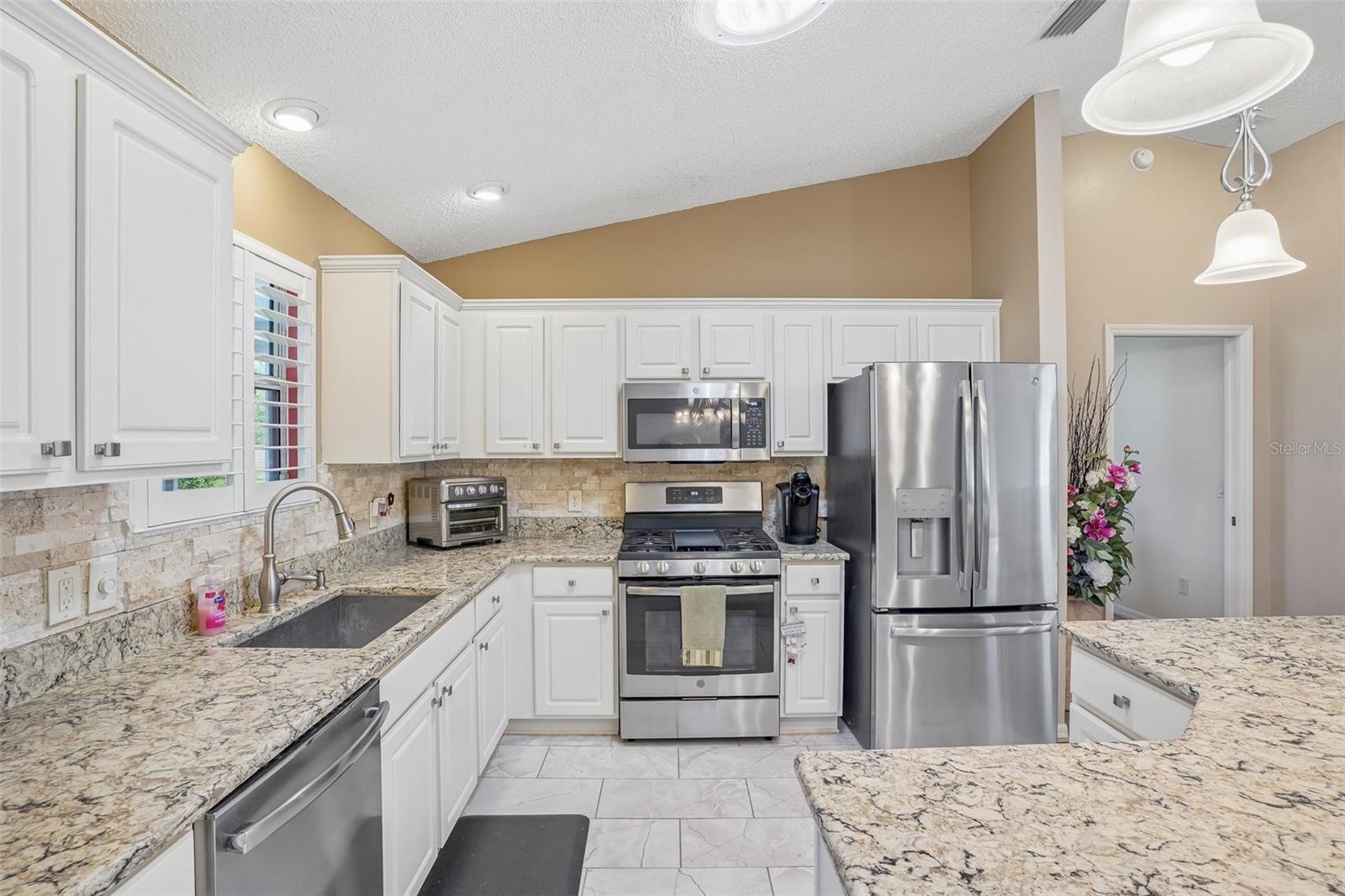 928 EASTMONT CT