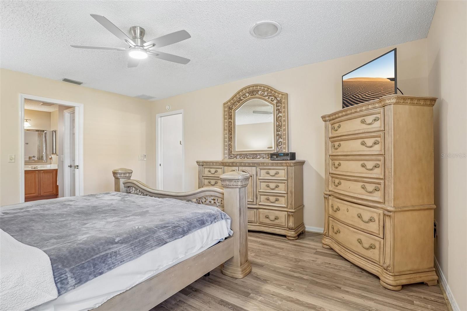 928 EASTMONT CT