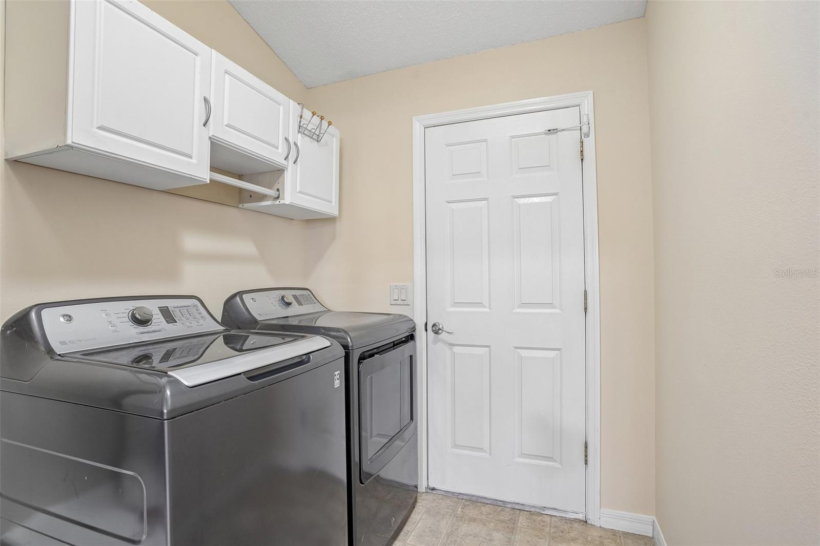 928 EASTMONT CT