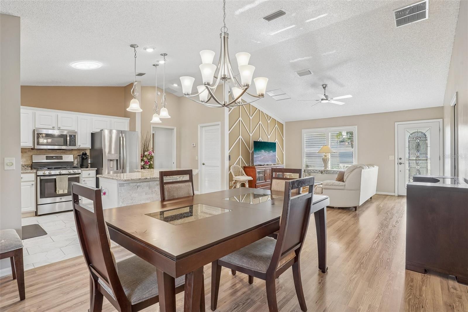 928 EASTMONT CT