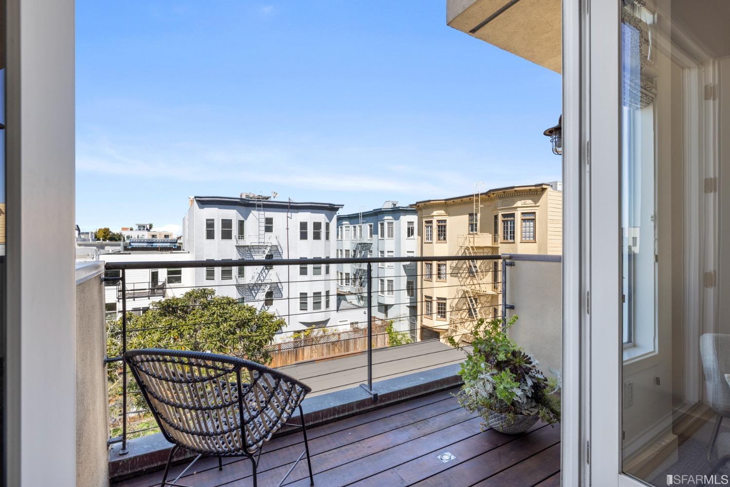 1734 Lombard Street Unit: 8