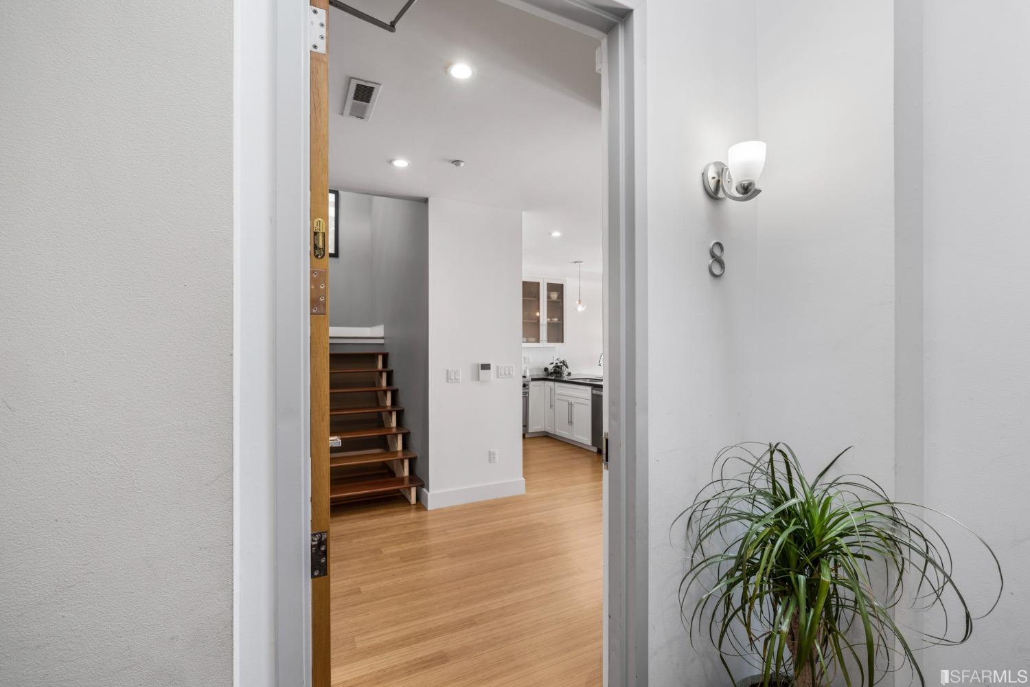 1734 Lombard Street Unit: 8