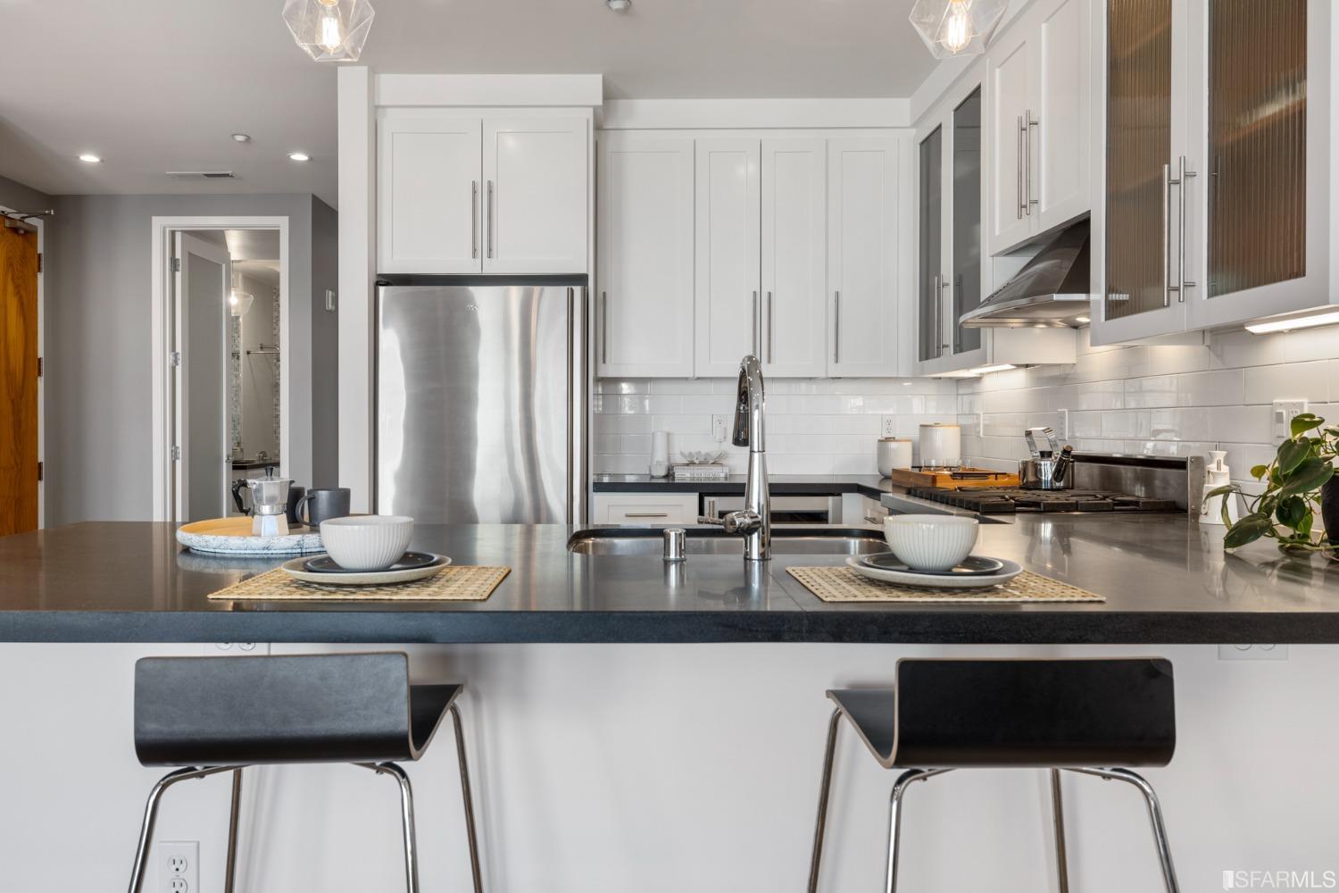 1734 Lombard Street Unit: 8