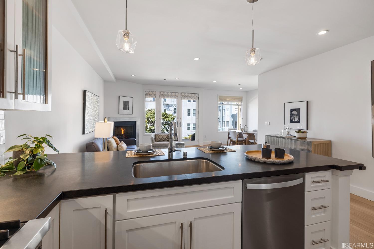 1734 Lombard Street Unit: 8