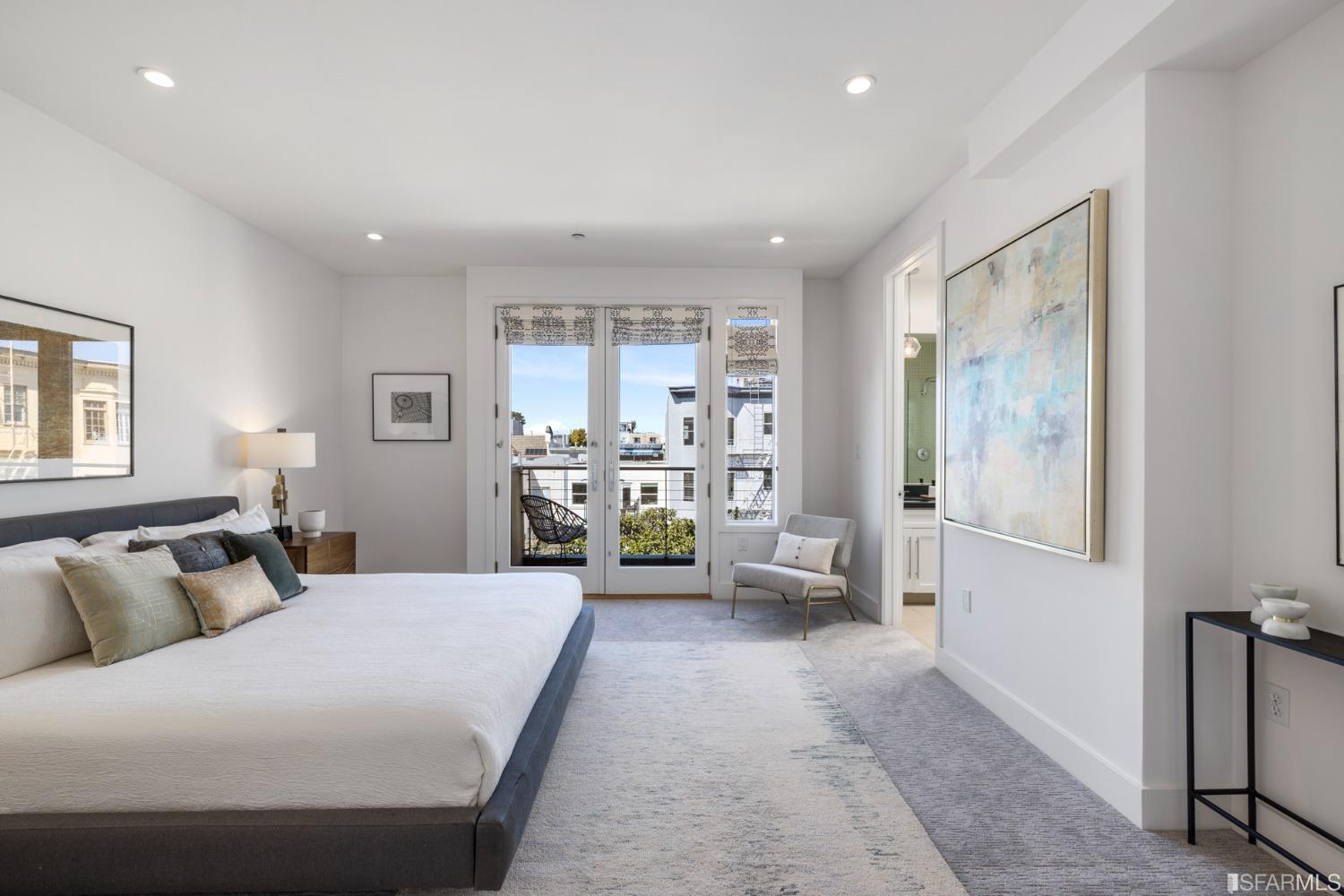 1734 Lombard Street Unit: 8