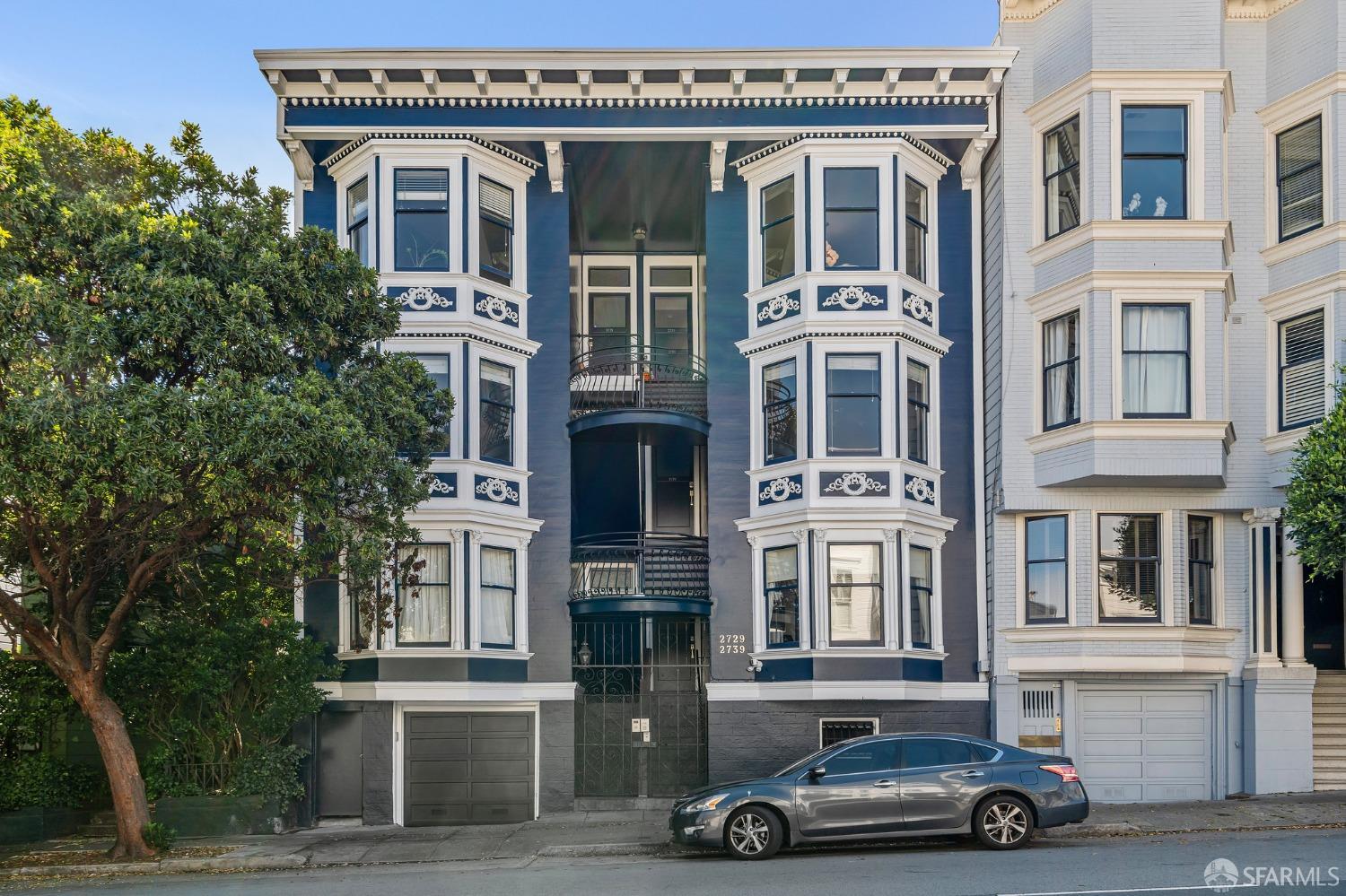 2735 Bush Street