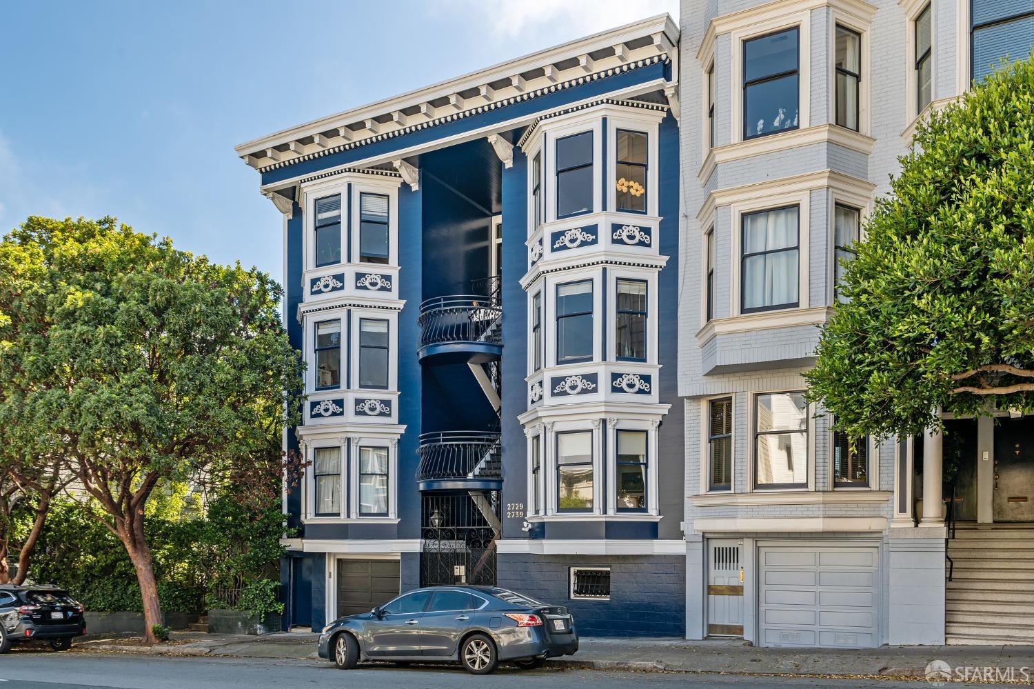 2735 Bush Street