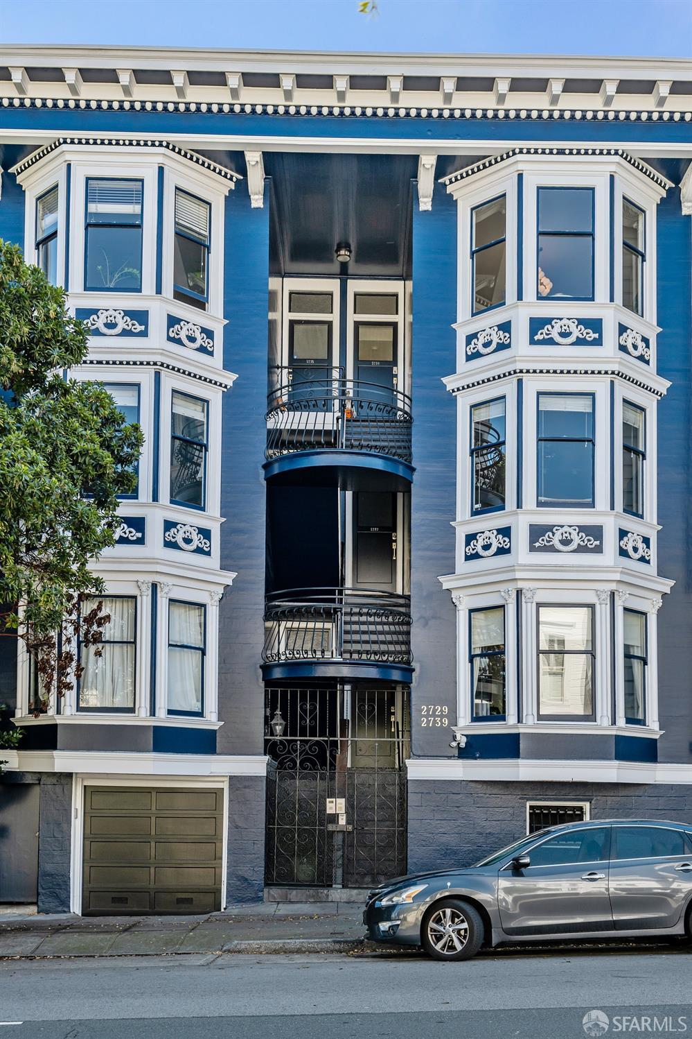 2735 Bush Street
