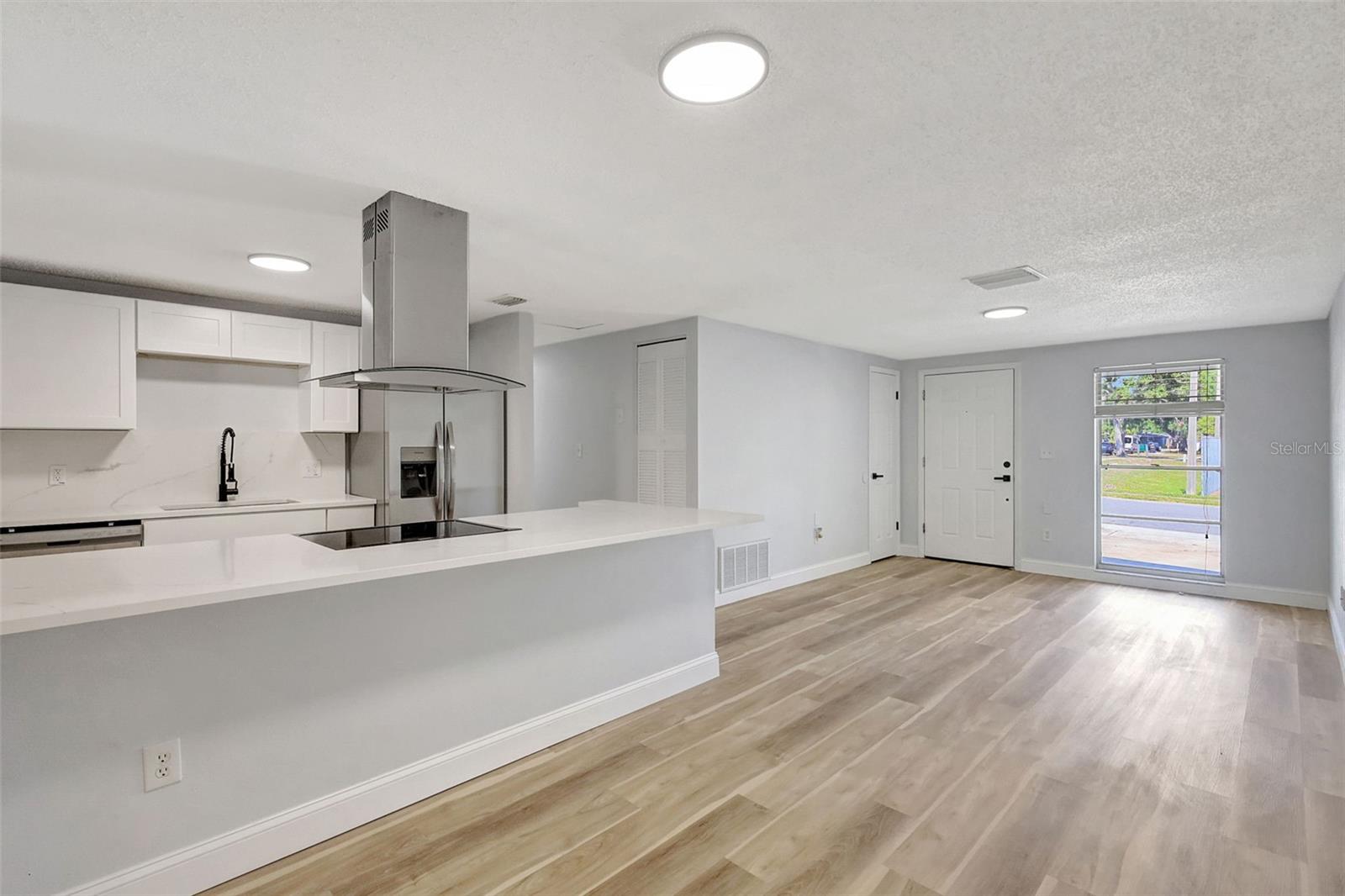 1024 APPLEWOOD DR