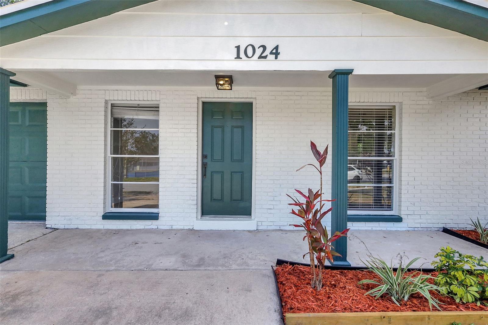 1024 APPLEWOOD DR