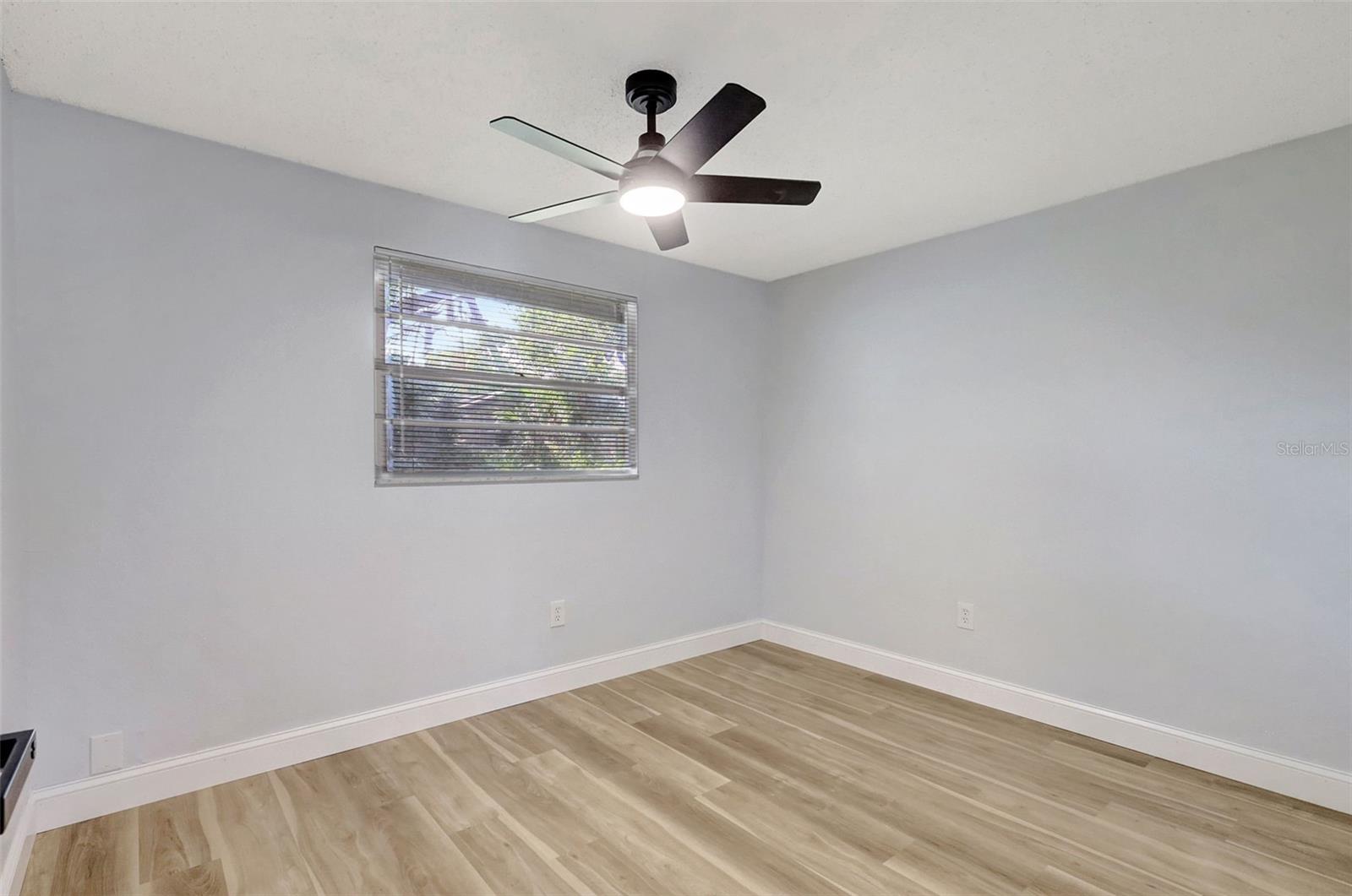 1024 APPLEWOOD DR