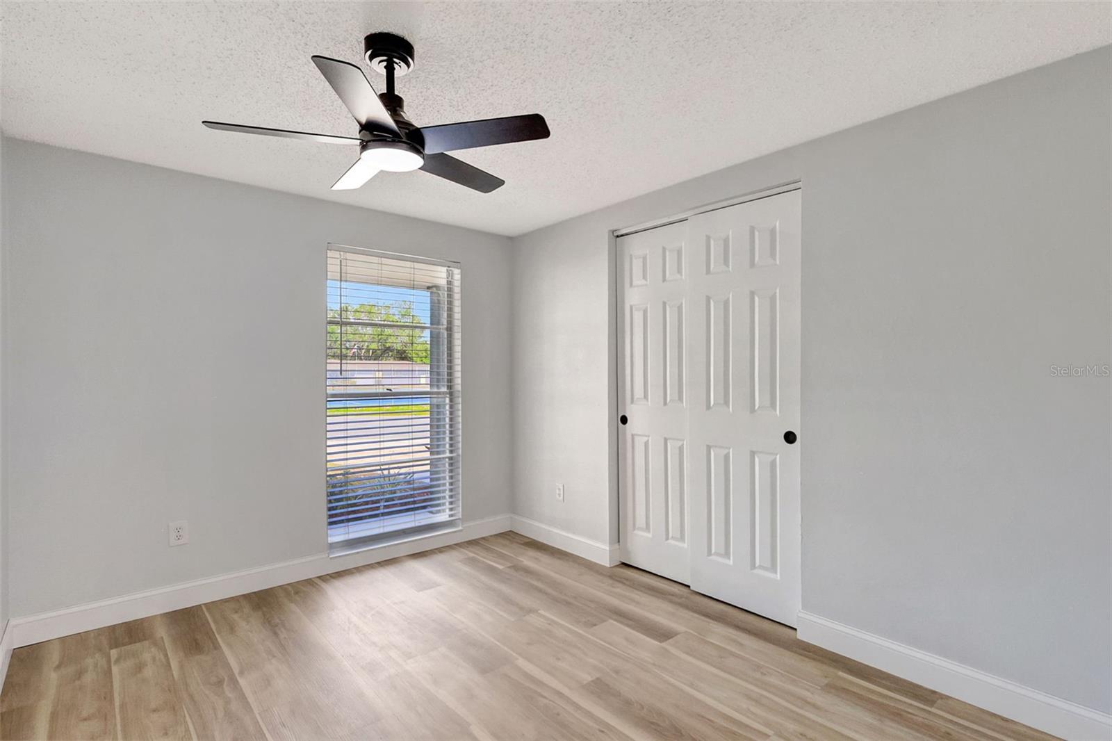 1024 APPLEWOOD DR