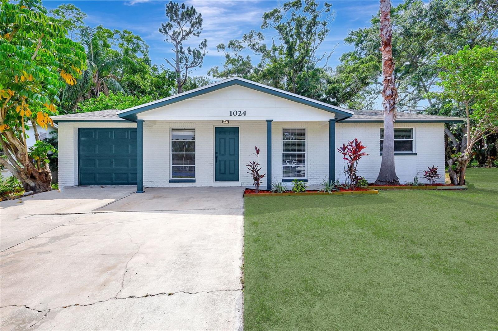 1024 APPLEWOOD DR
