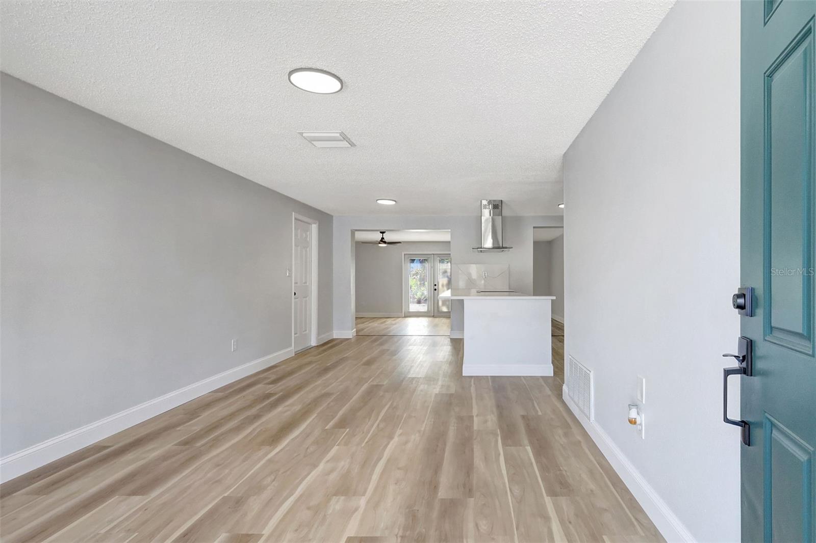 1024 APPLEWOOD DR