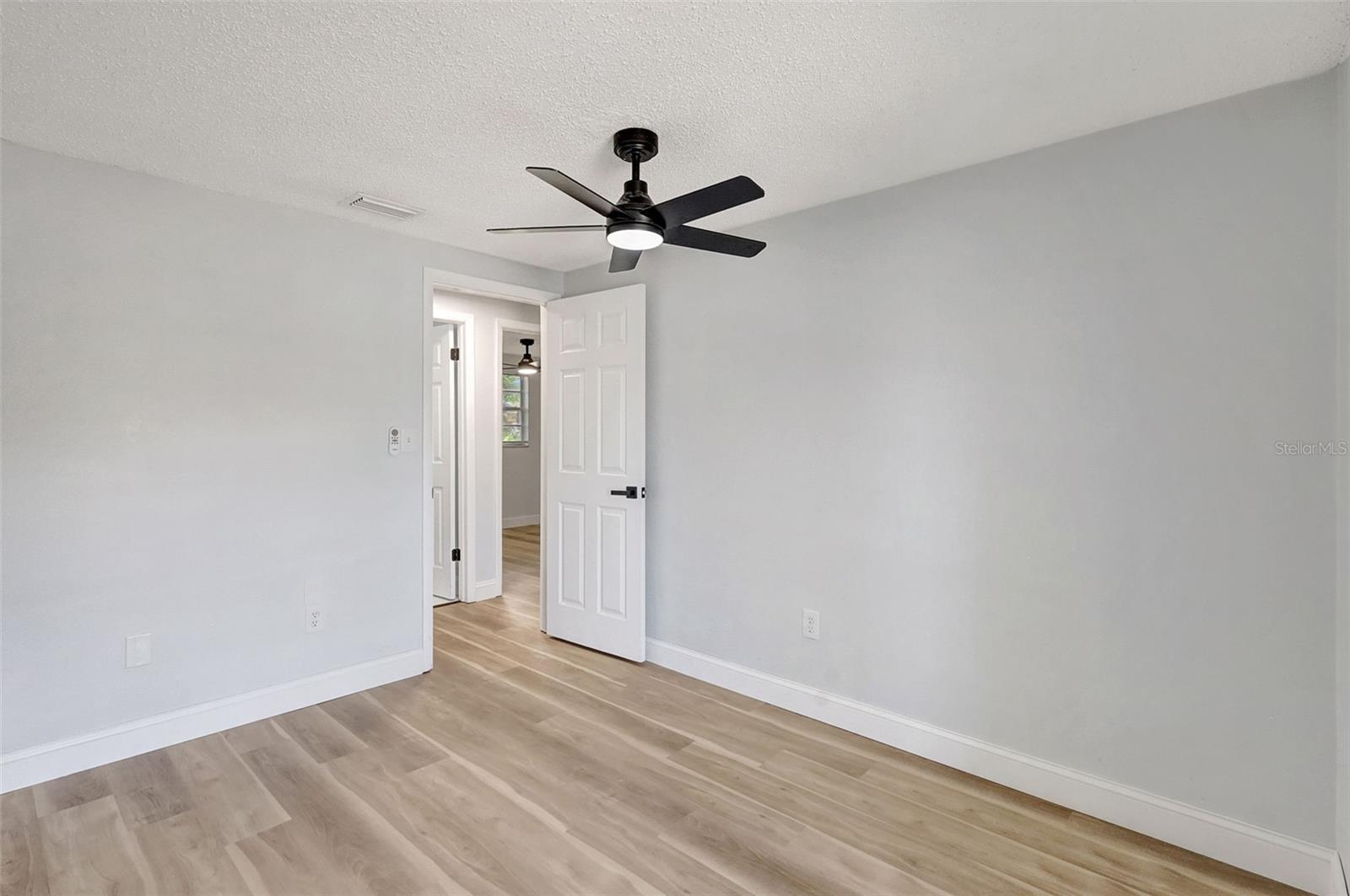1024 APPLEWOOD DR