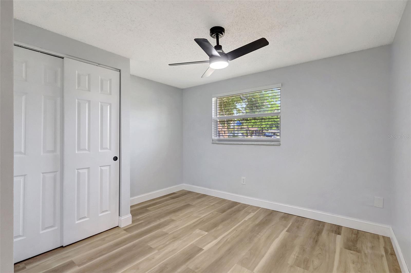 1024 APPLEWOOD DR