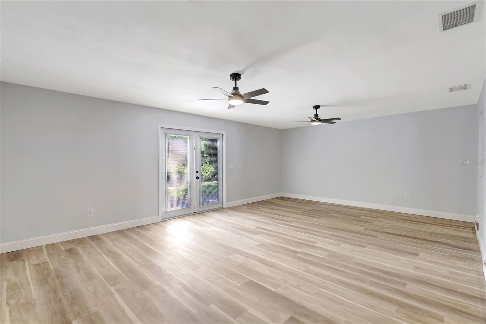 1024 APPLEWOOD DR
