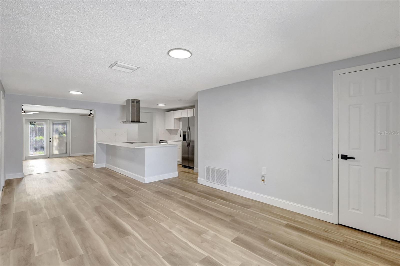 1024 APPLEWOOD DR