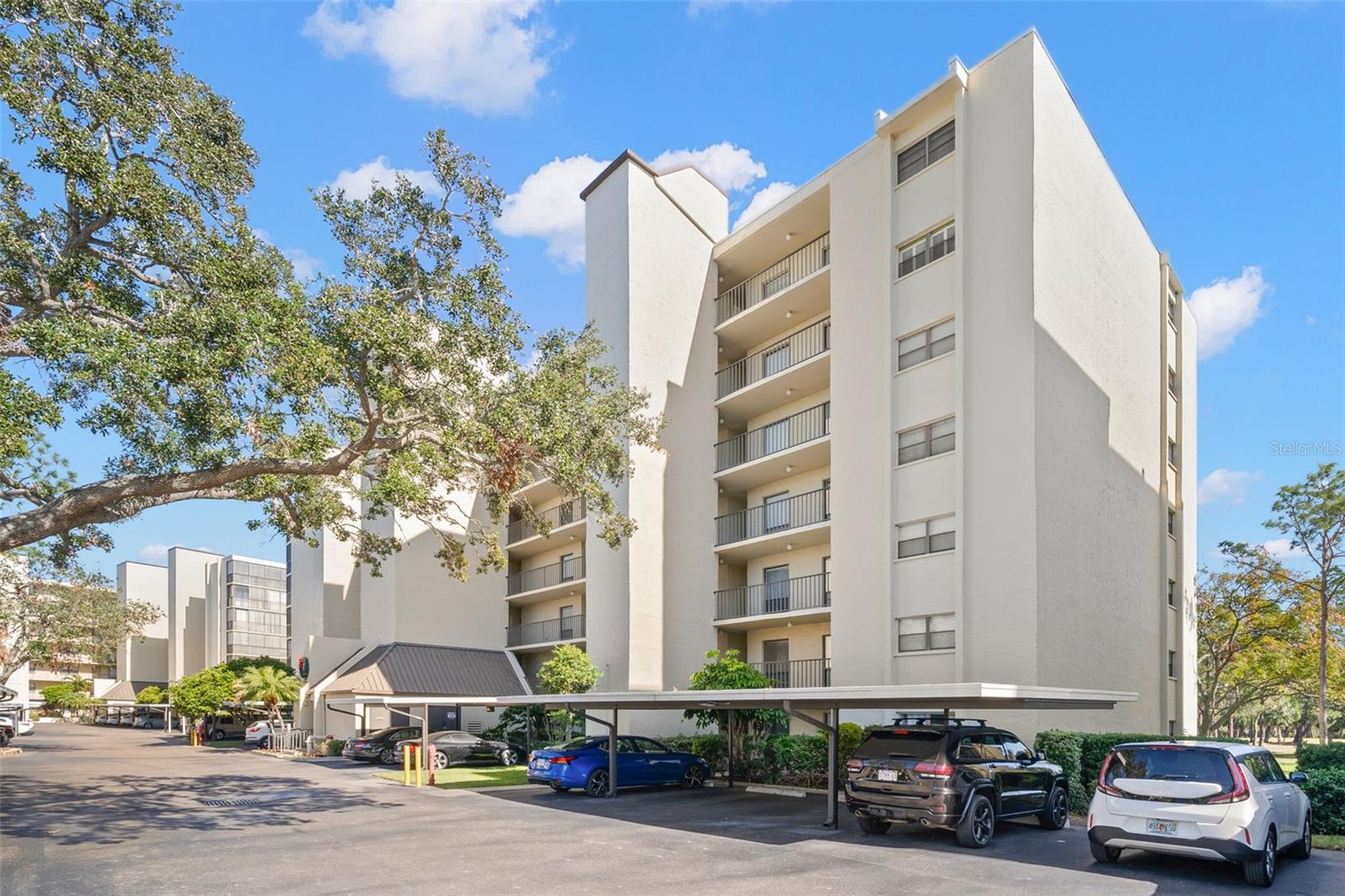 2700 COVE CAY DR #3F
