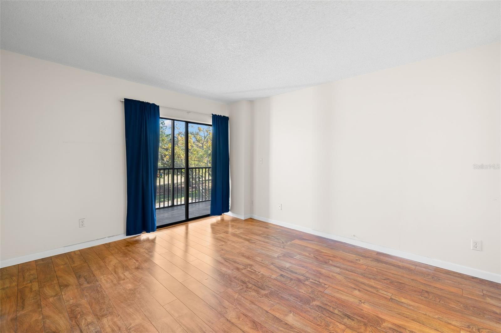 2700 COVE CAY DR #3F