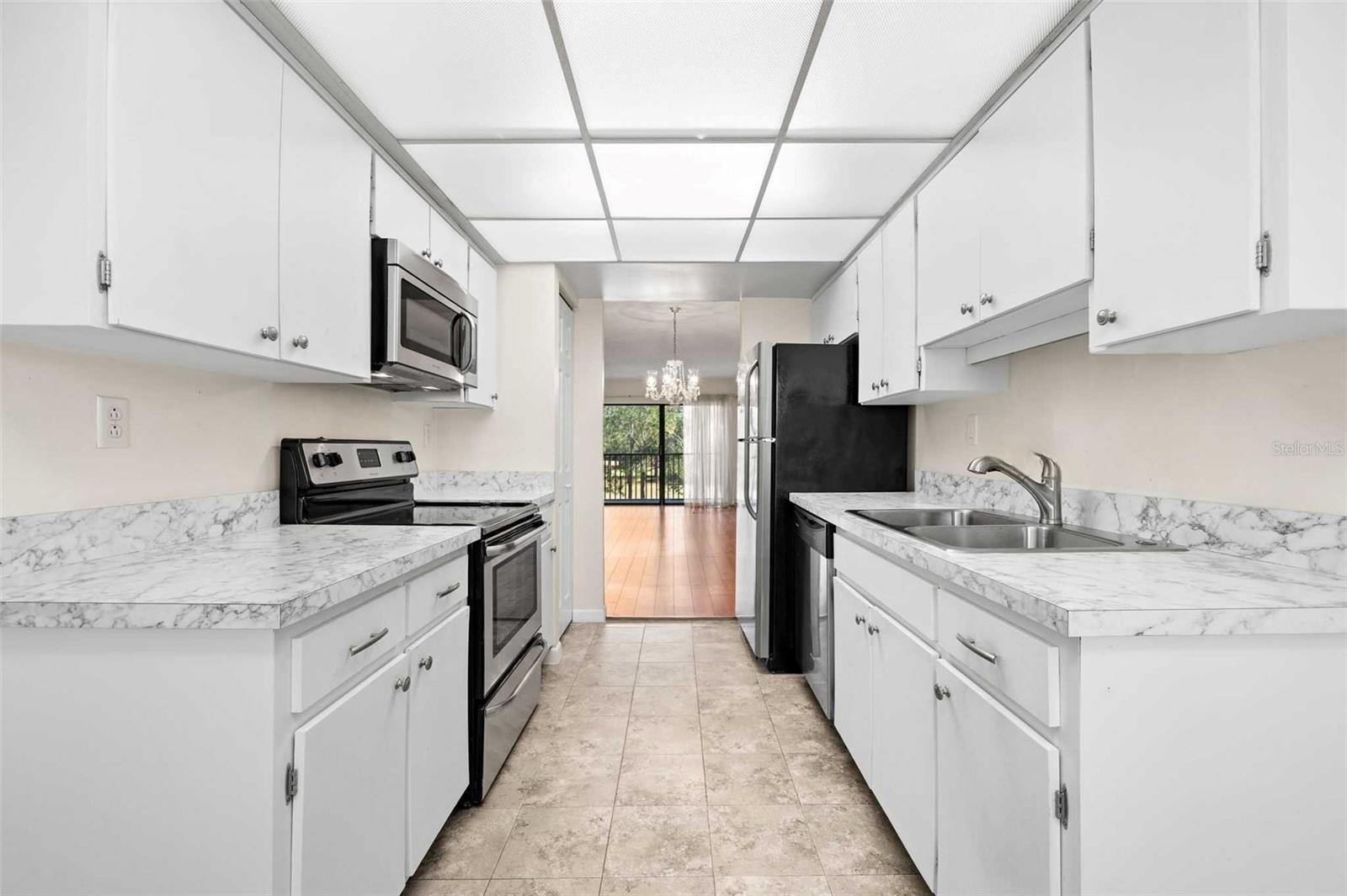 2700 COVE CAY DR #3F