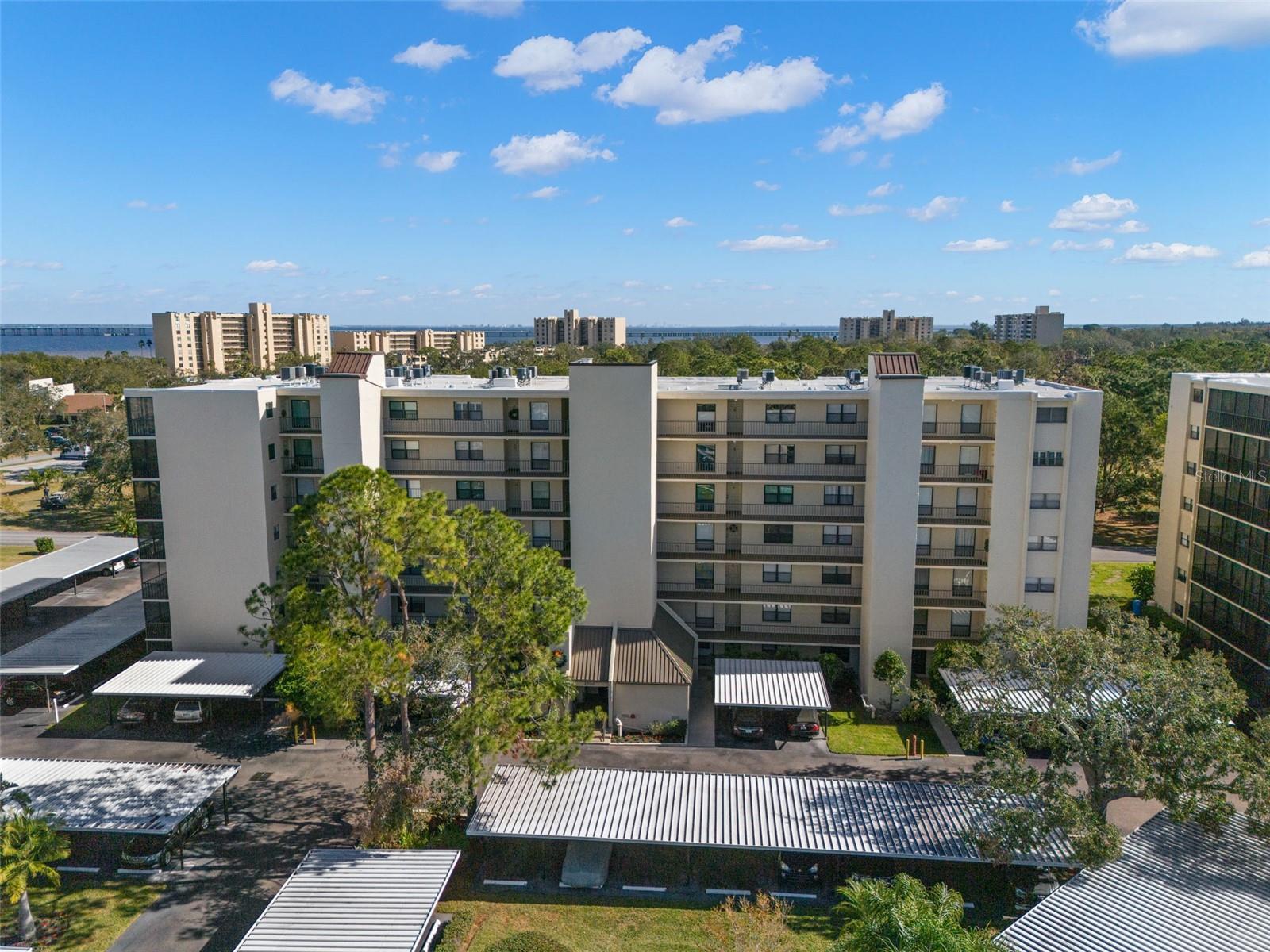 2700 COVE CAY DR #3F