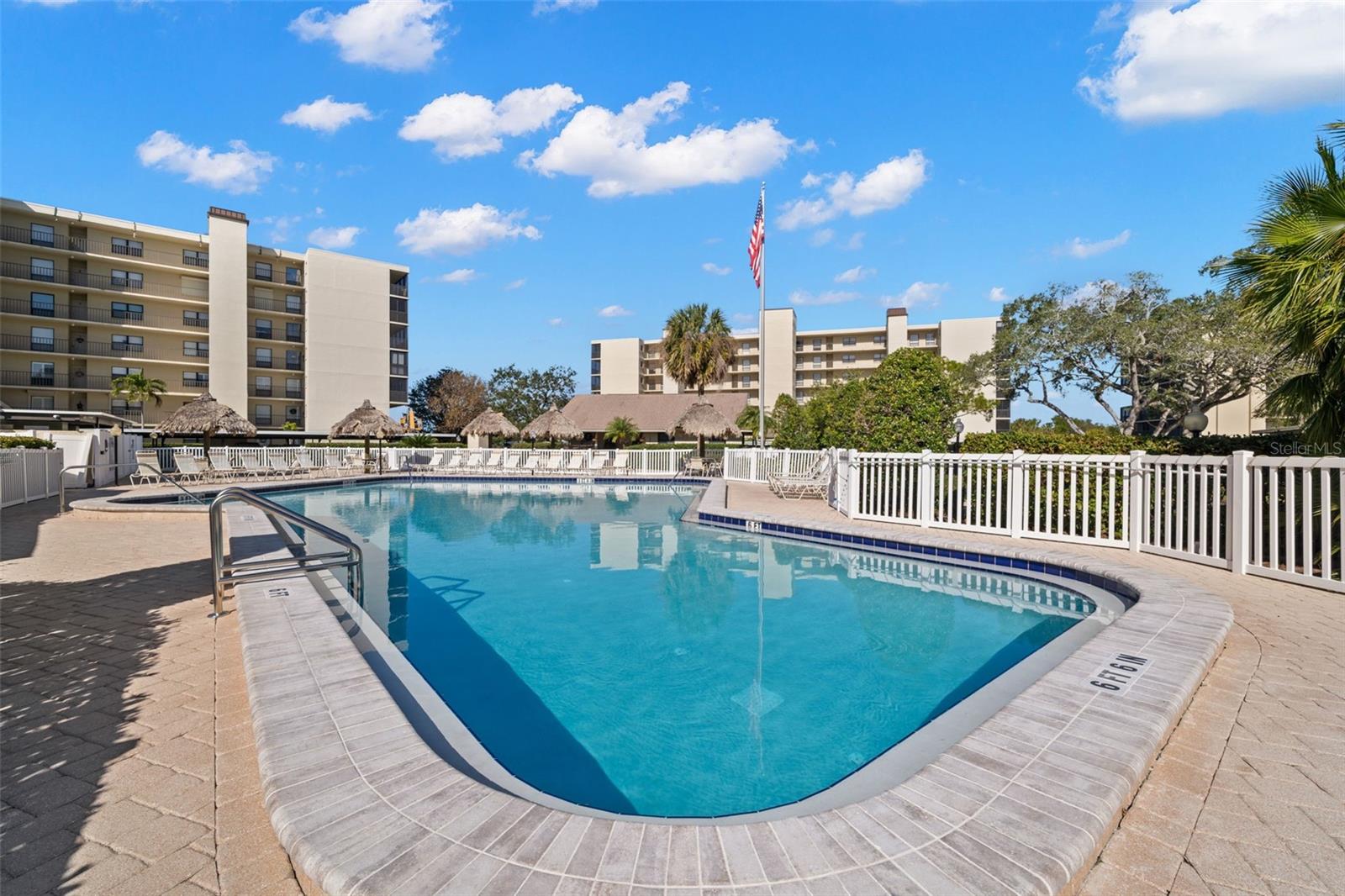 2700 COVE CAY DR #3F