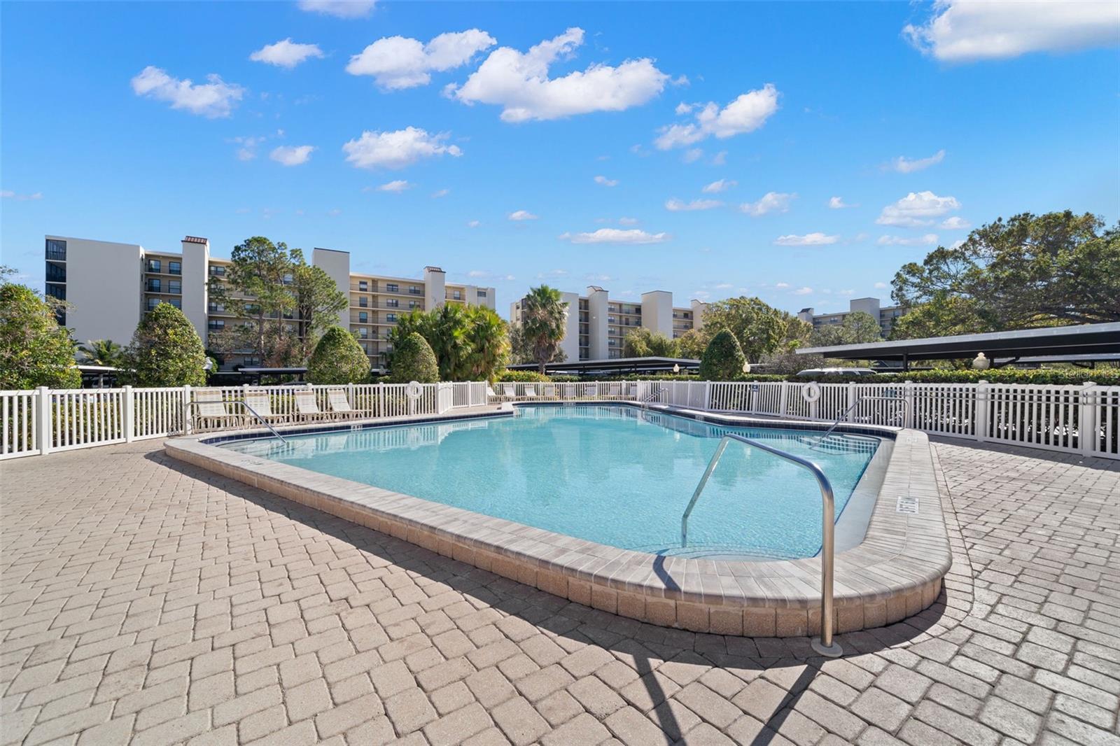 2700 COVE CAY DR #3F