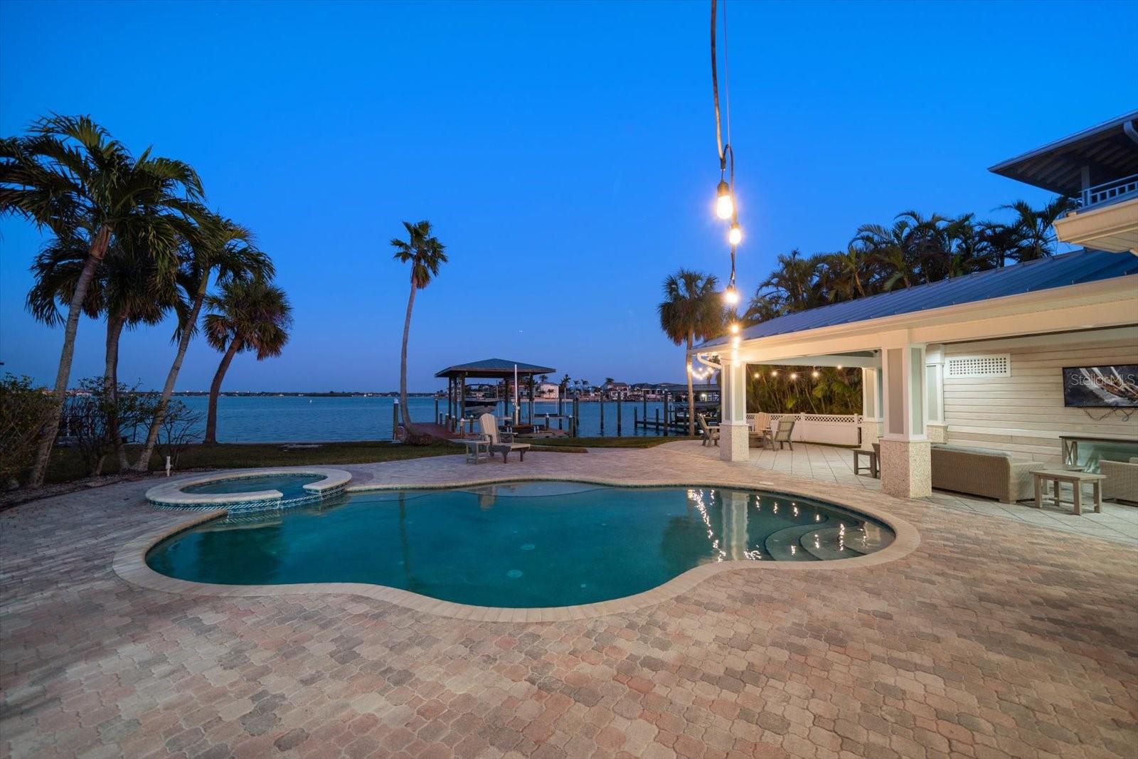 901 BAY ESPLANADE