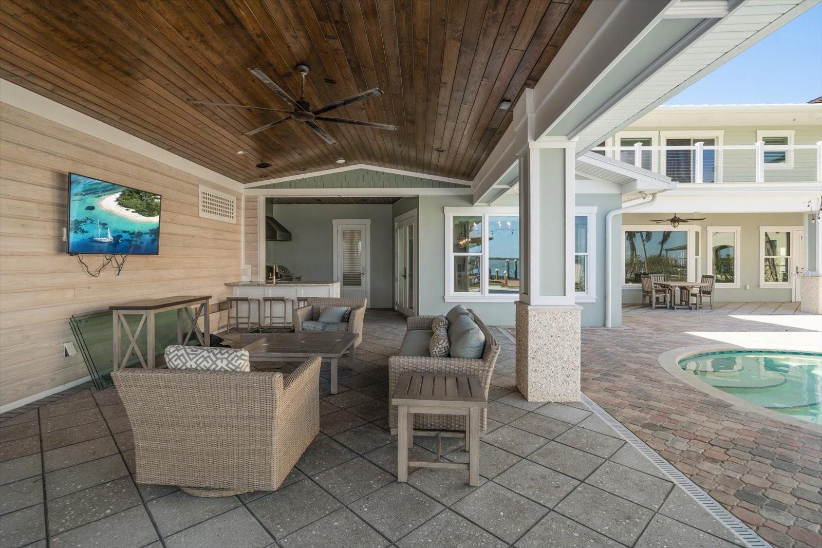 901 BAY ESPLANADE