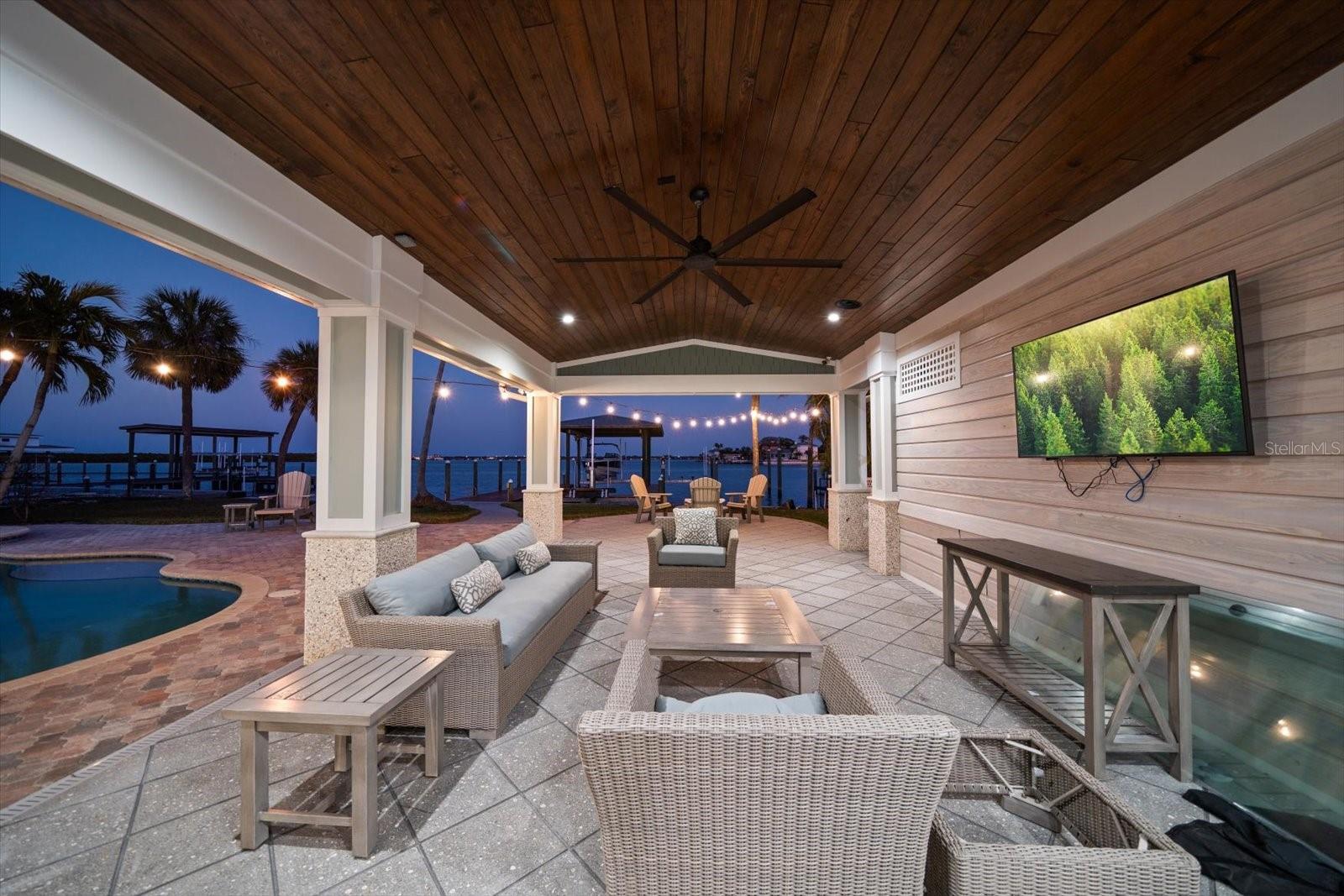 901 BAY ESPLANADE