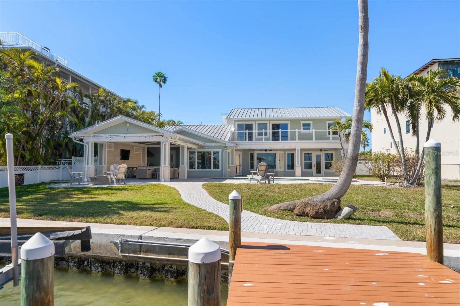 901 BAY ESPLANADE