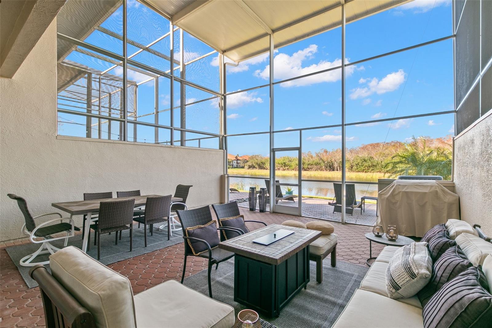 1576 LAGO VISTA BLVD